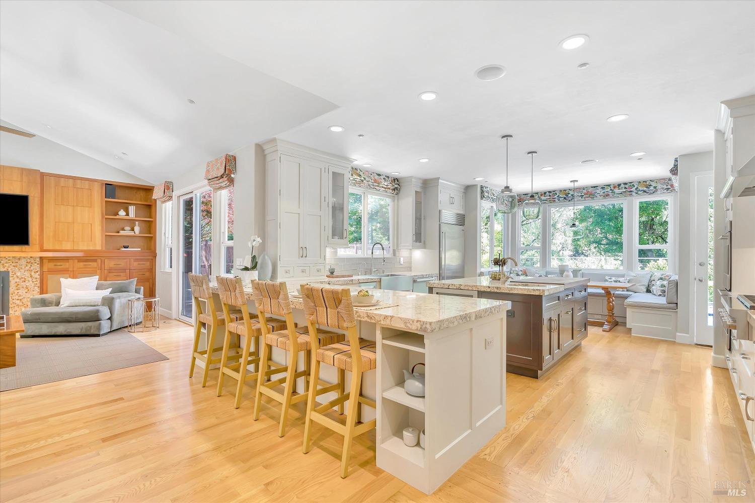6 Bay Laurel Ln
