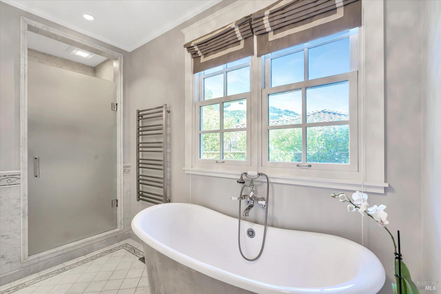 6 Bay Laurel Ln