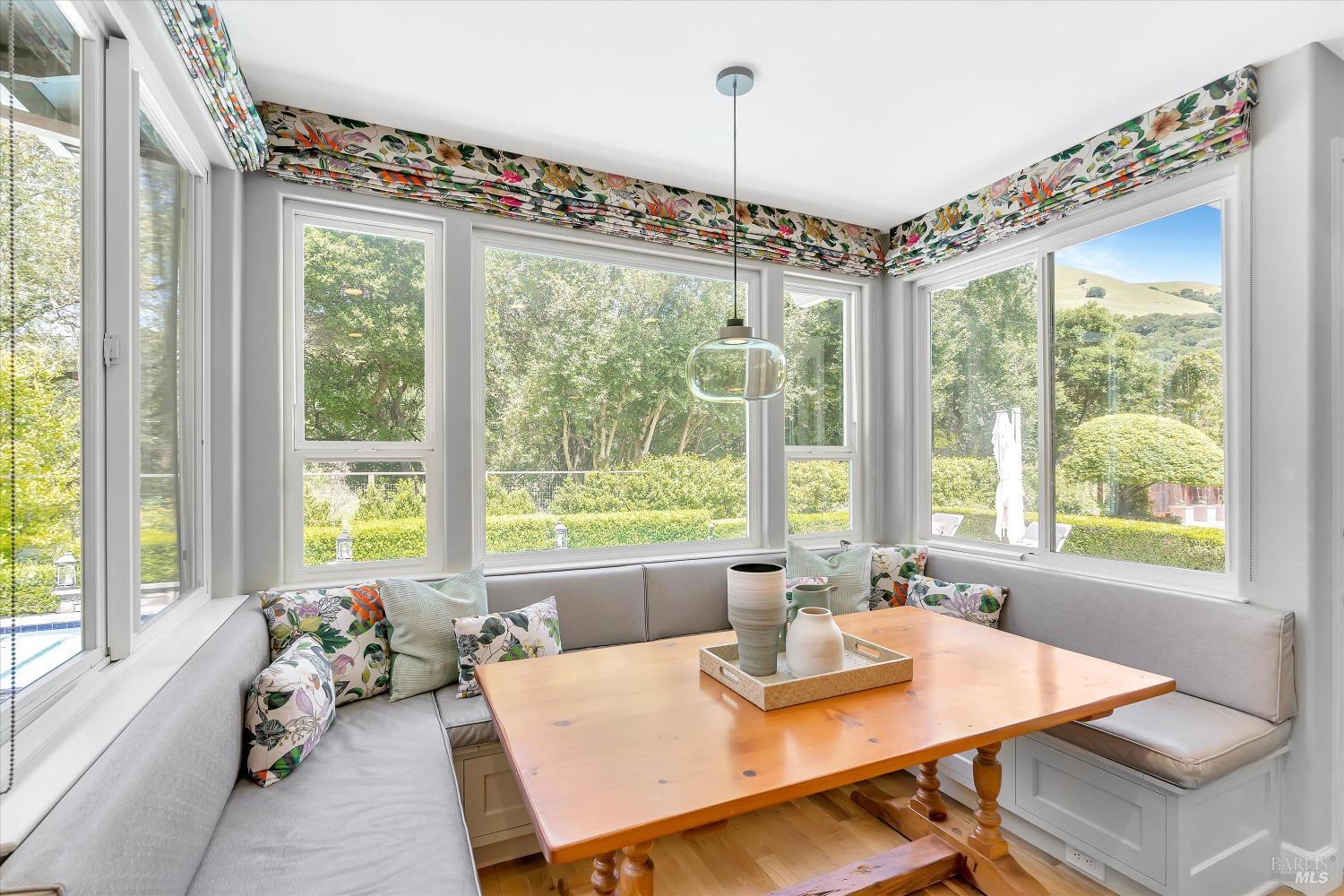 6 Bay Laurel Ln