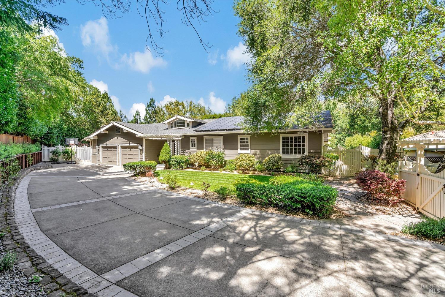 6 Bay Laurel Ln