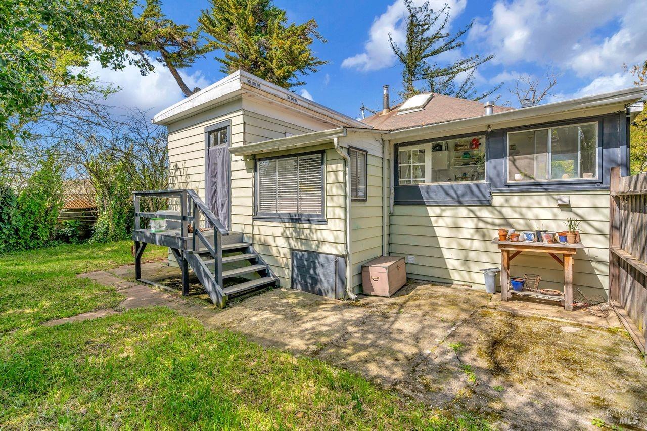 873 Atherton Ave