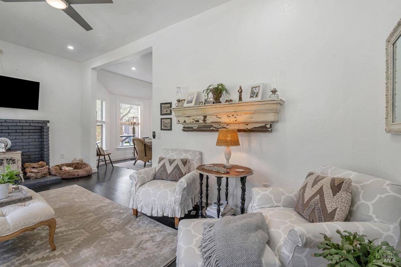 873 Atherton Ave