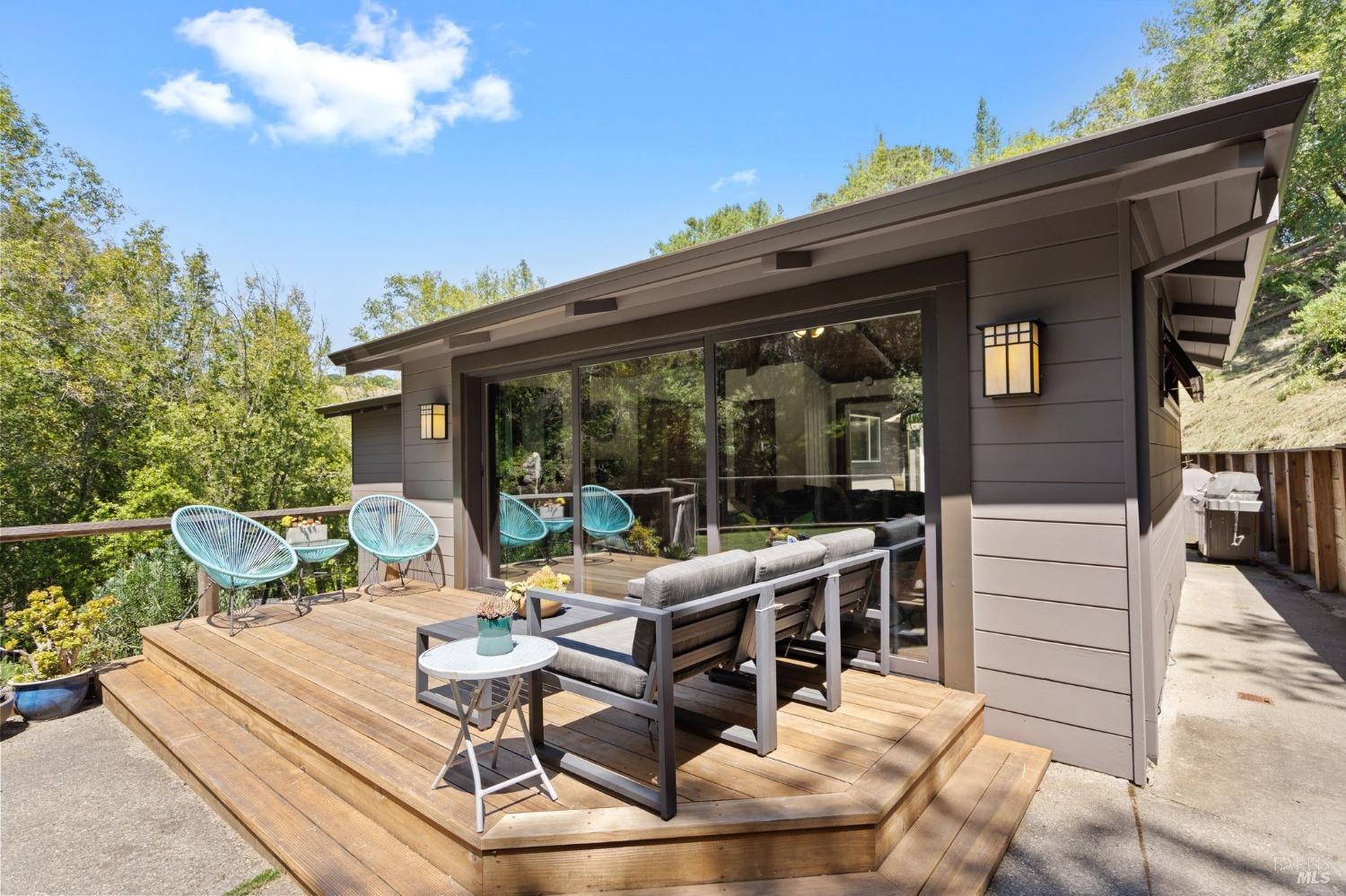 110 Legend Rd