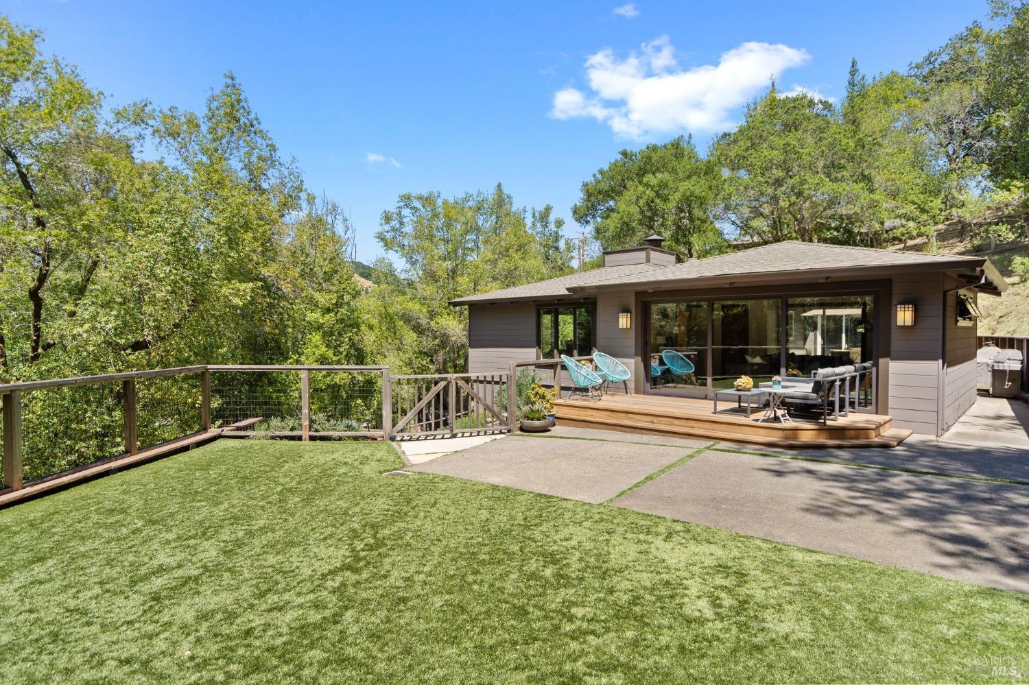 110 Legend Rd