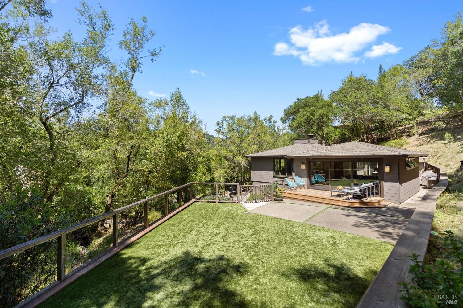 110 Legend Rd