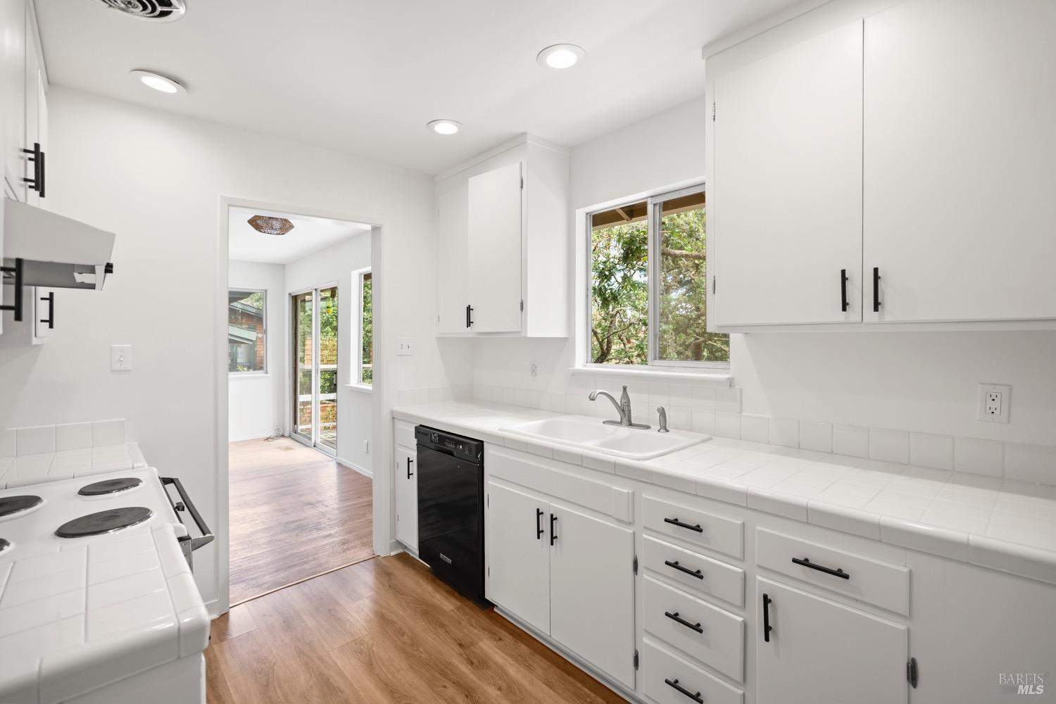 142 Oak Ave
