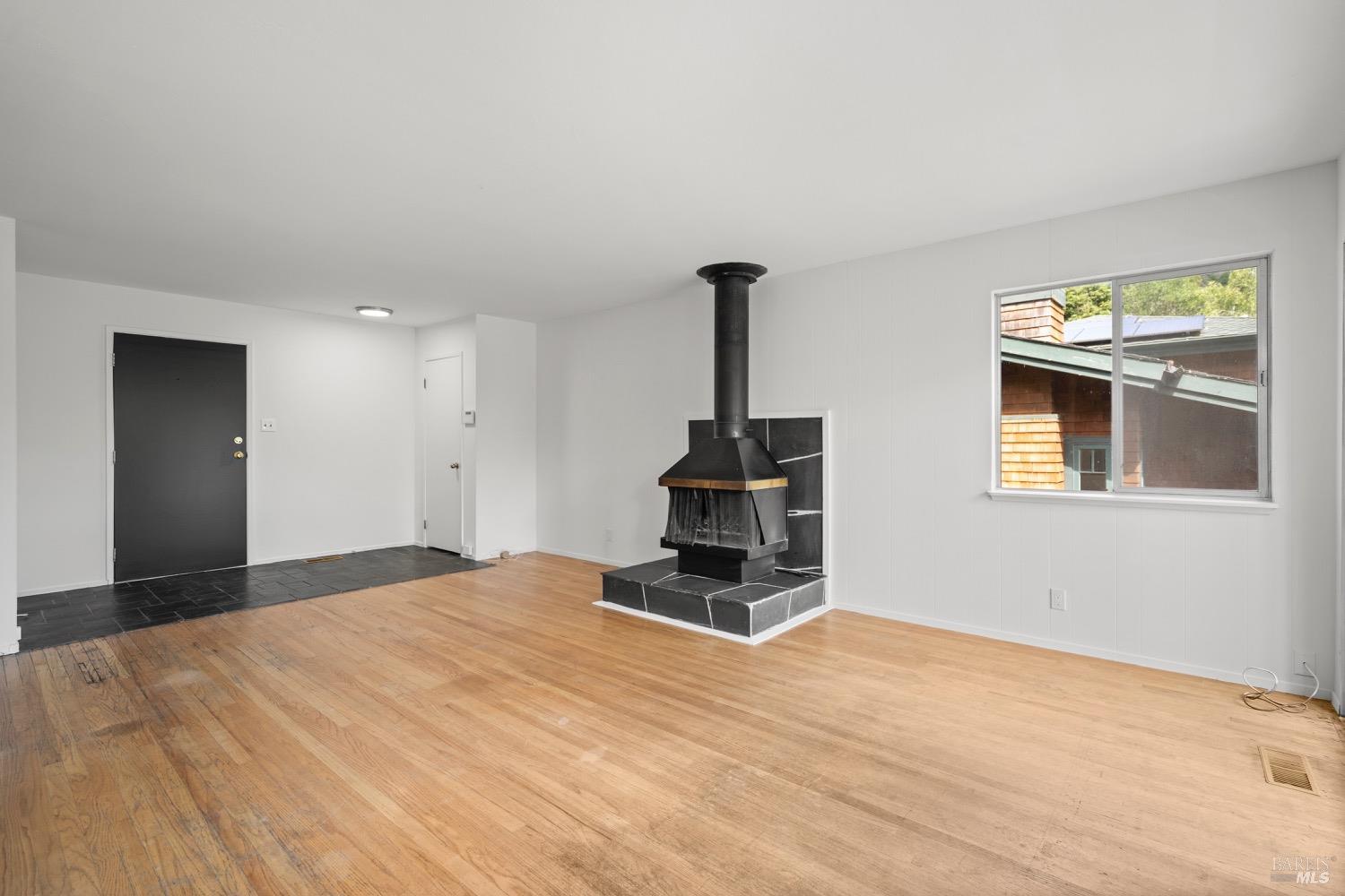 142 Oak Ave