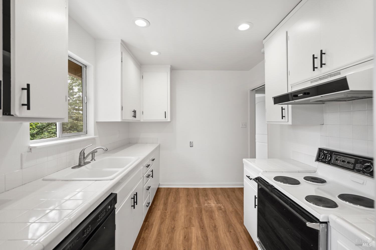 142 Oak Ave