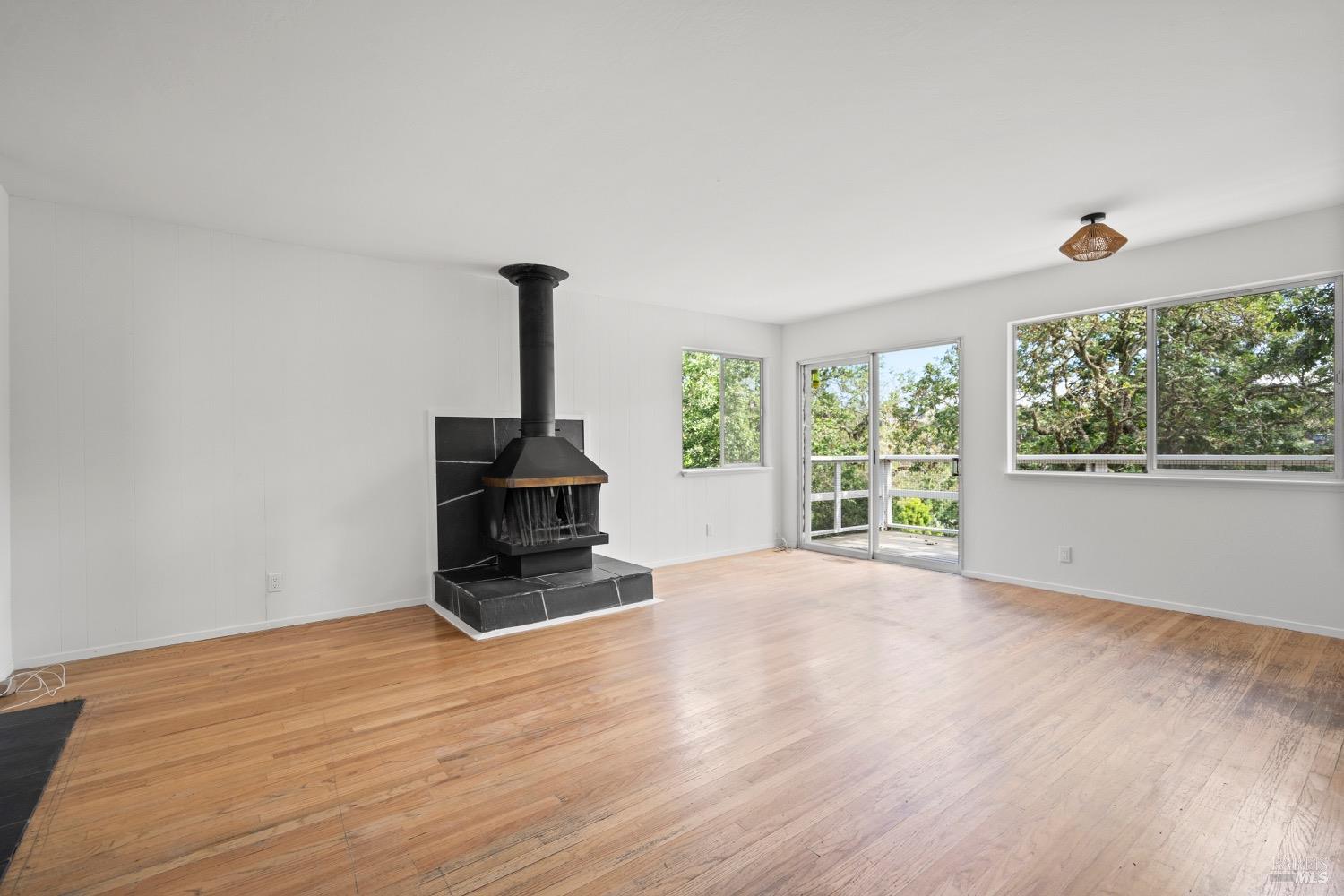 142 Oak Ave