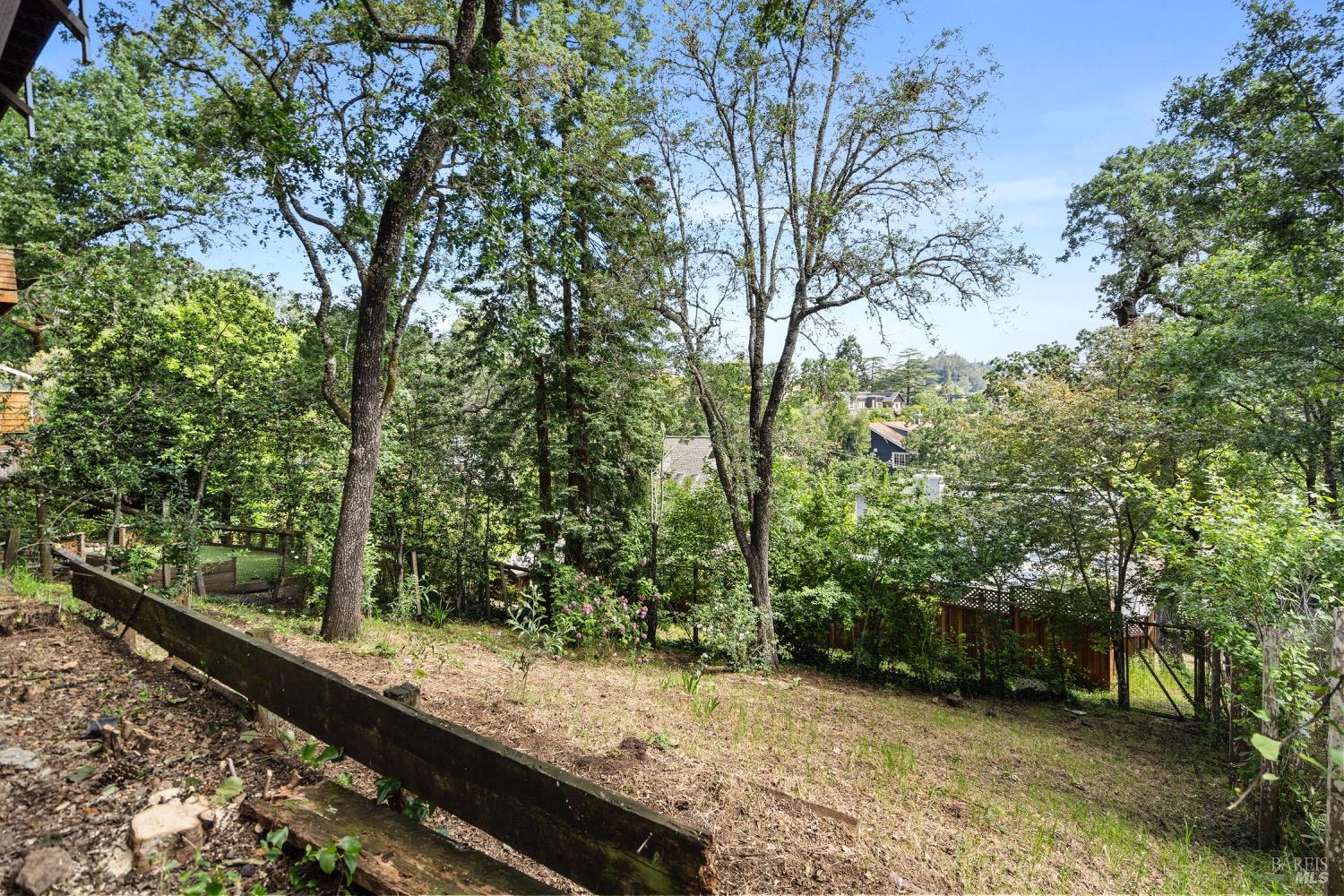 142 Oak Ave