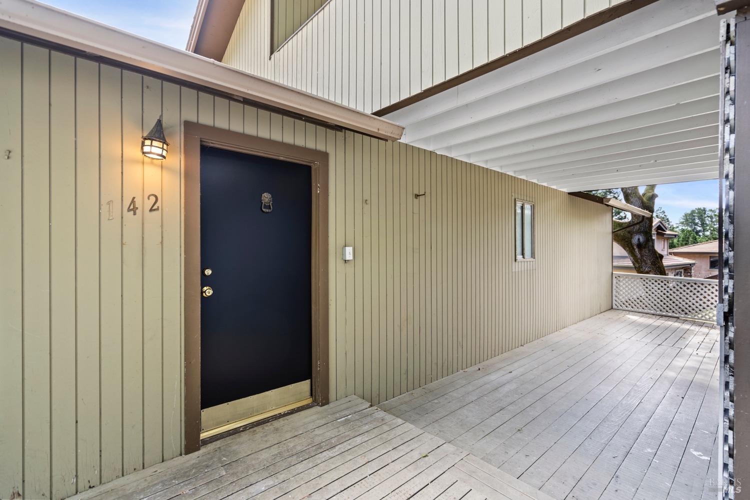 142 Oak Ave