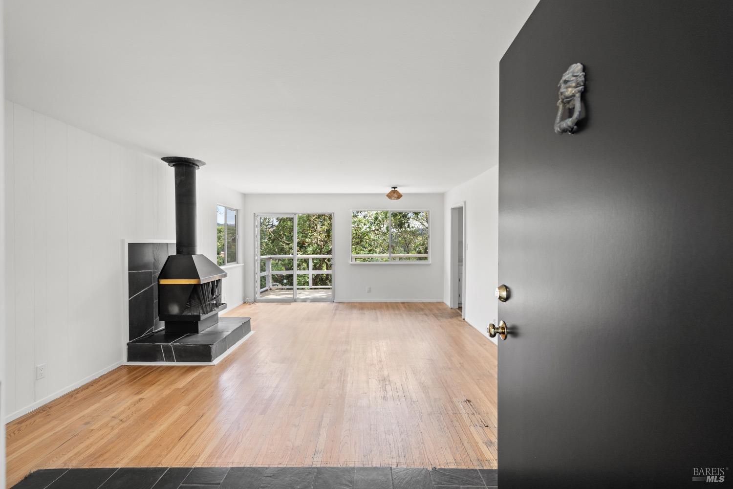 142 Oak Ave