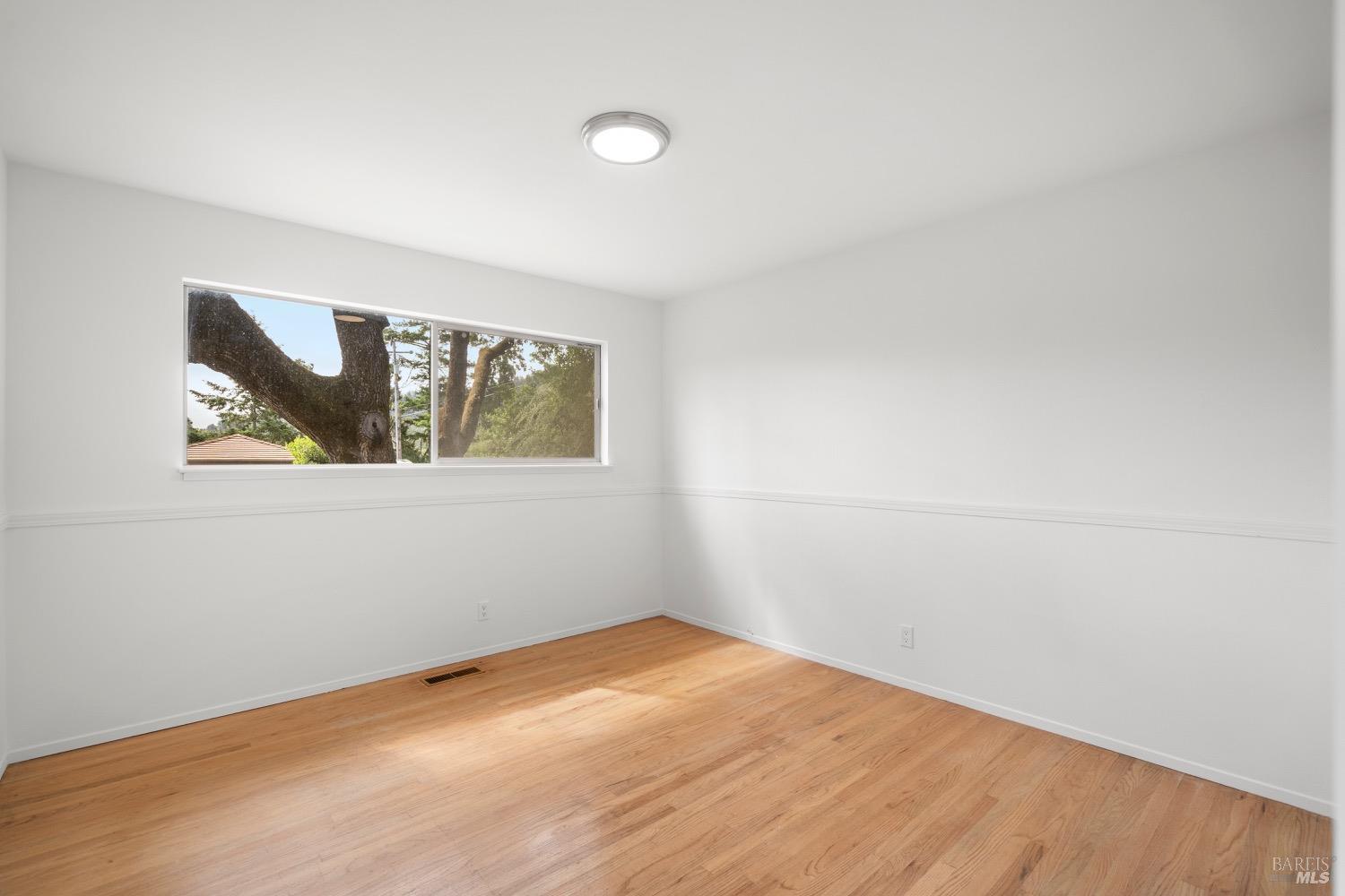 142 Oak Ave
