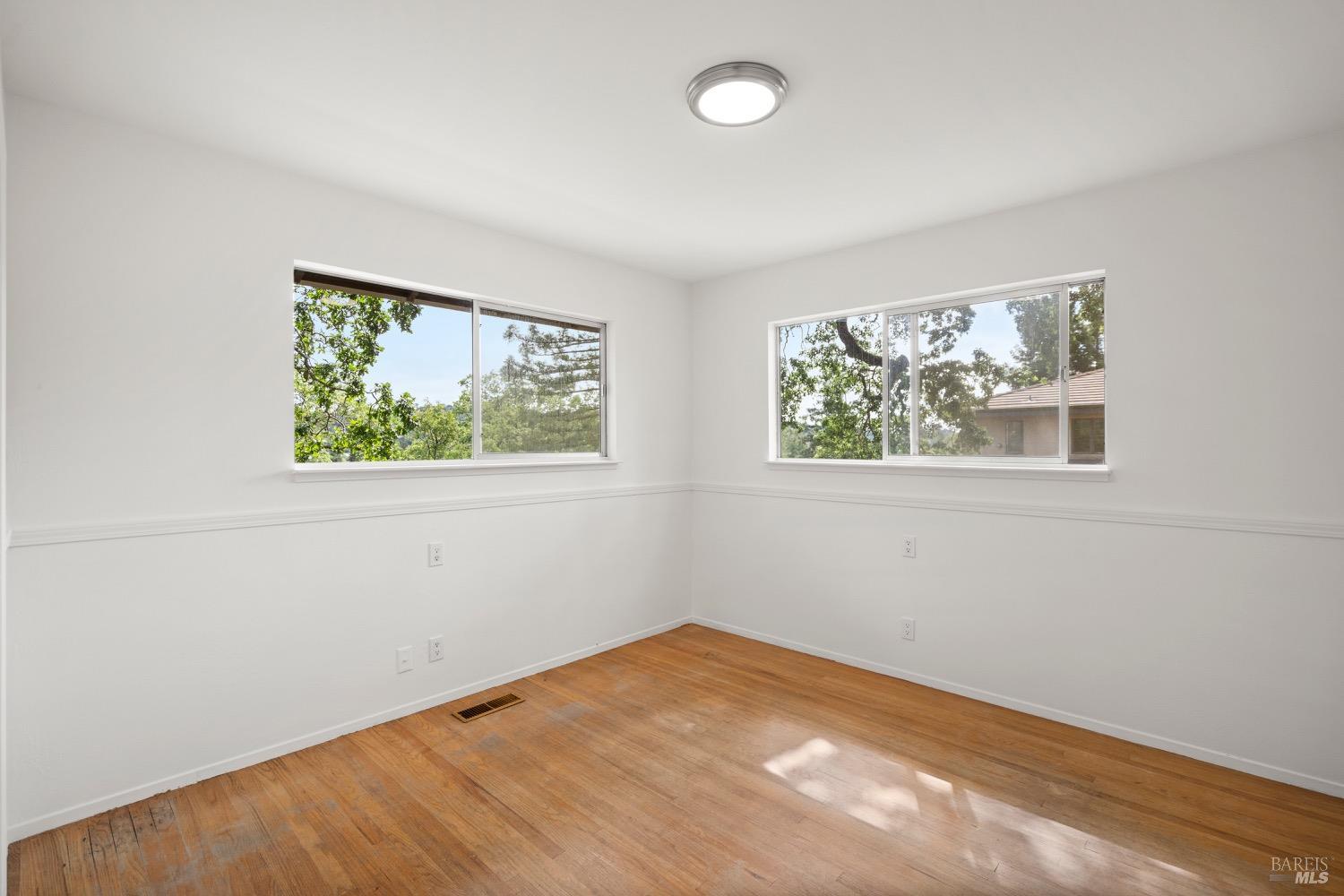 142 Oak Ave