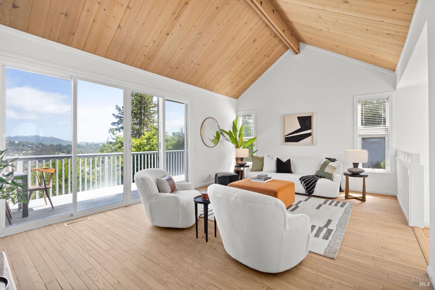881 Marin Dr