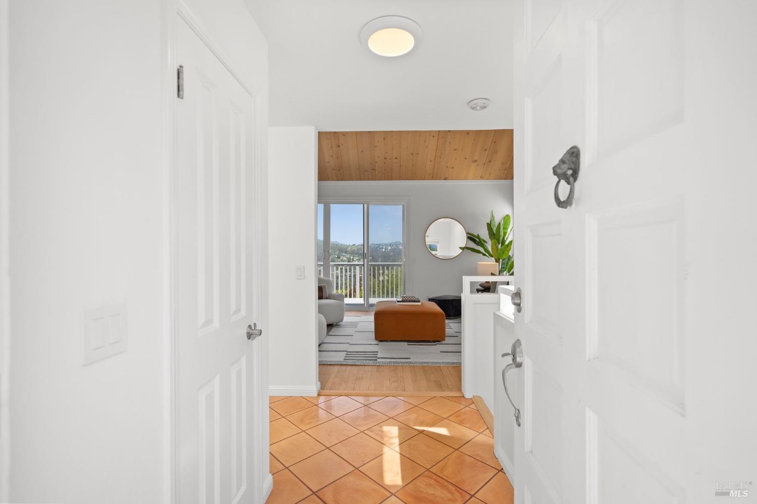 881 Marin Dr