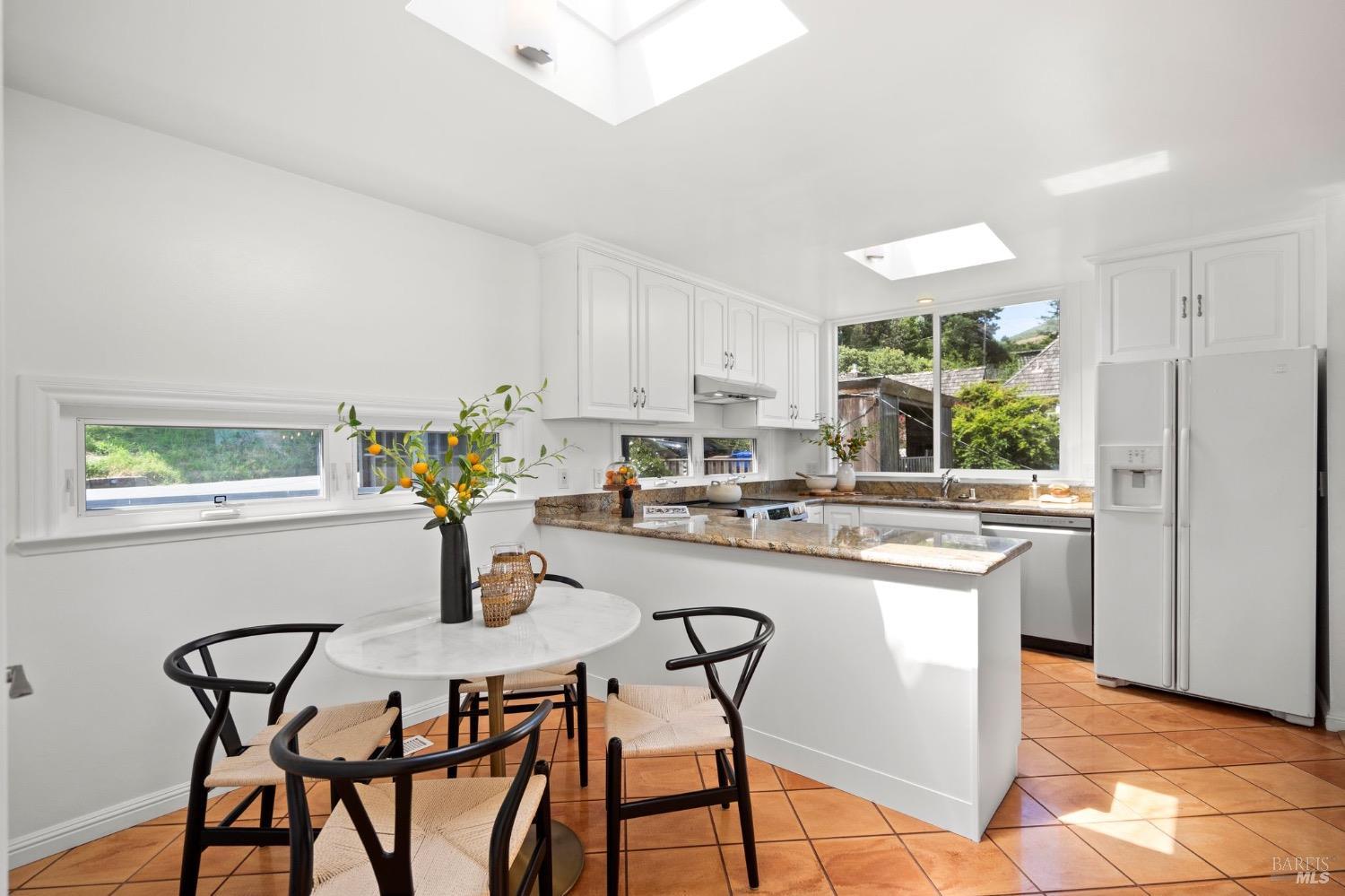 881 Marin Dr