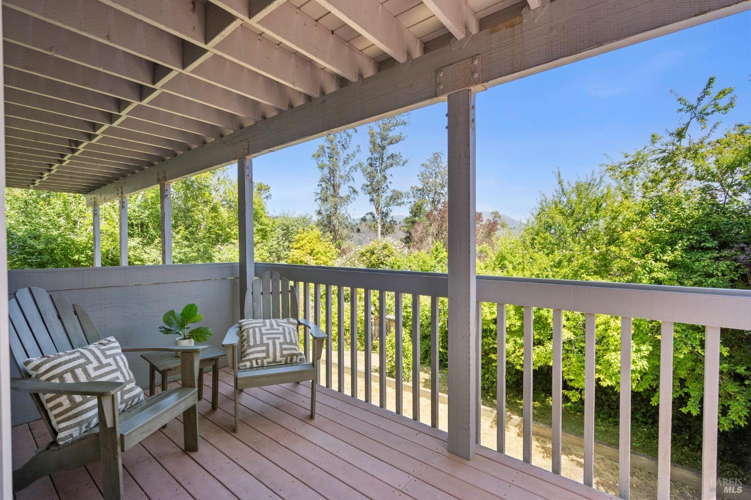 881 Marin Dr