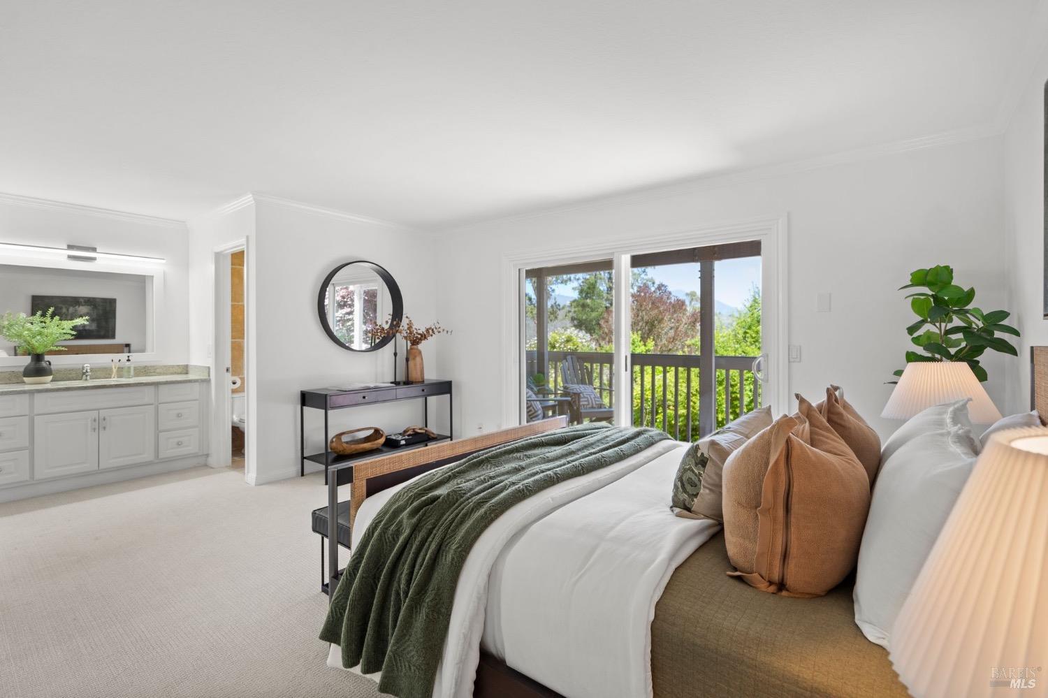 881 Marin Dr