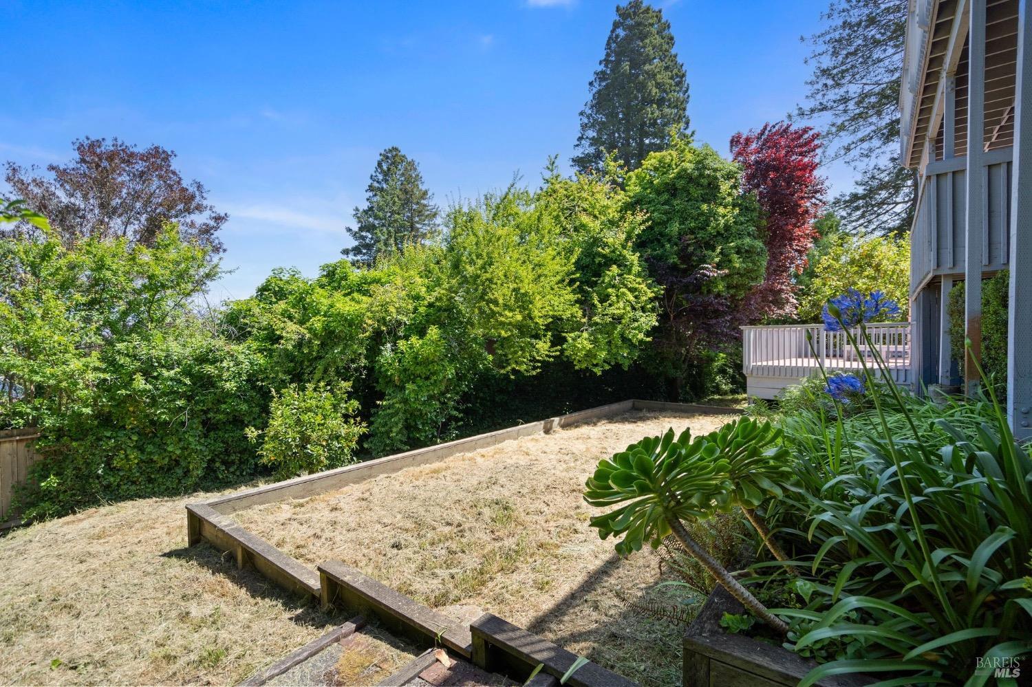 881 Marin Dr