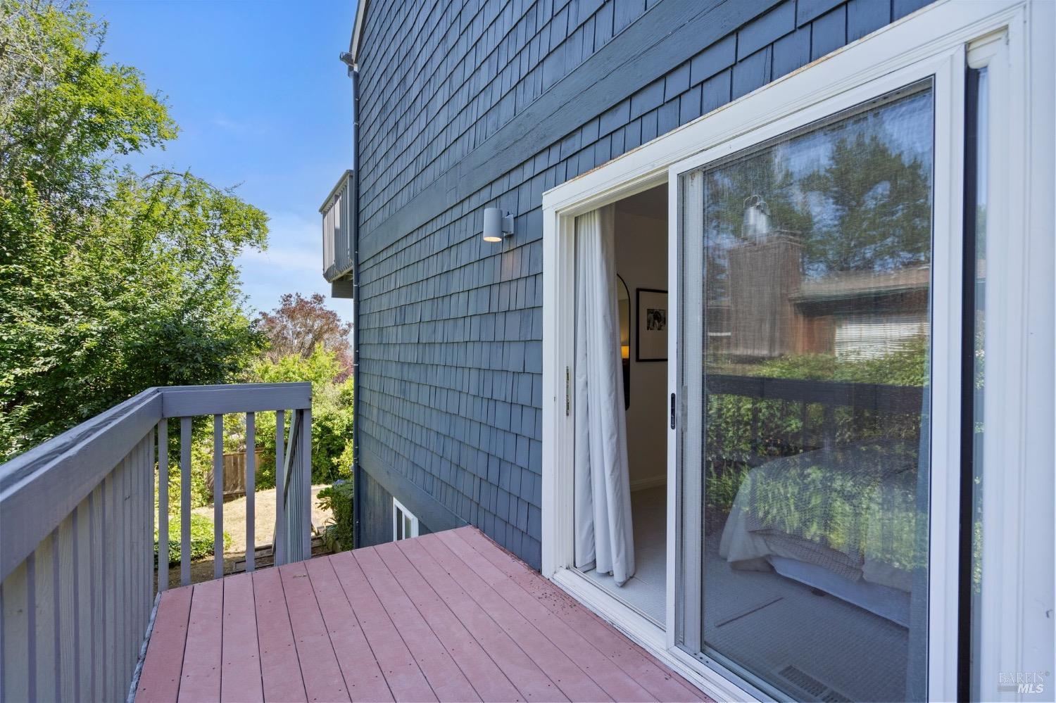 881 Marin Dr