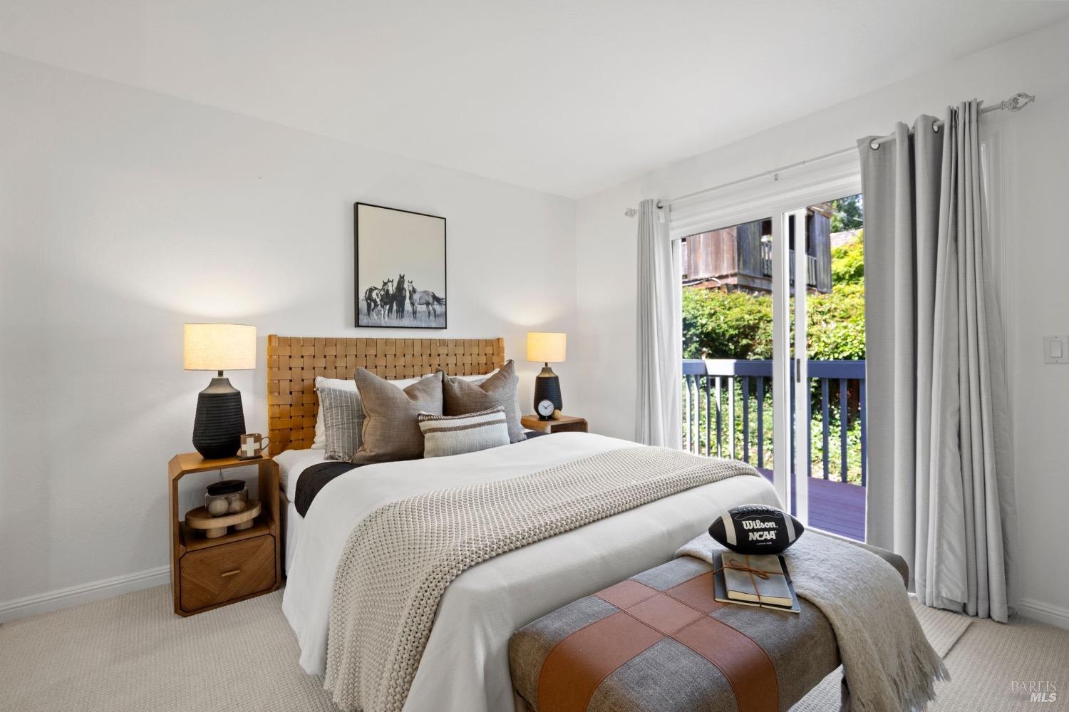 881 Marin Dr