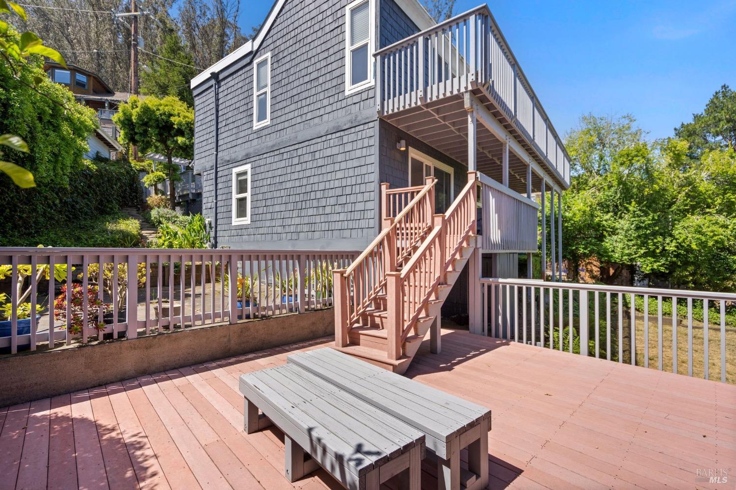 881 Marin Dr