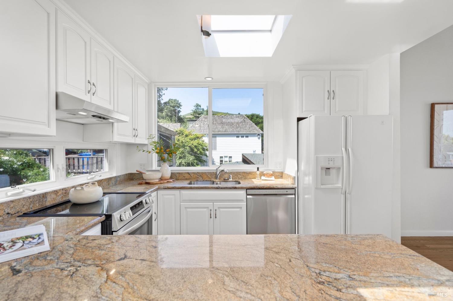 881 Marin Dr