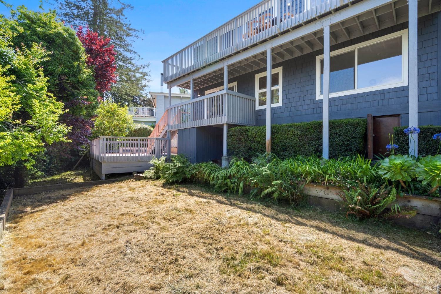 881 Marin Dr
