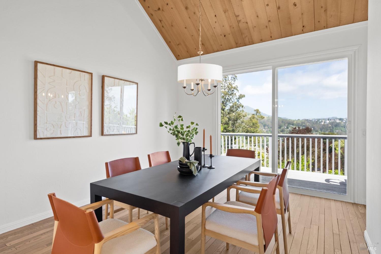 881 Marin Dr
