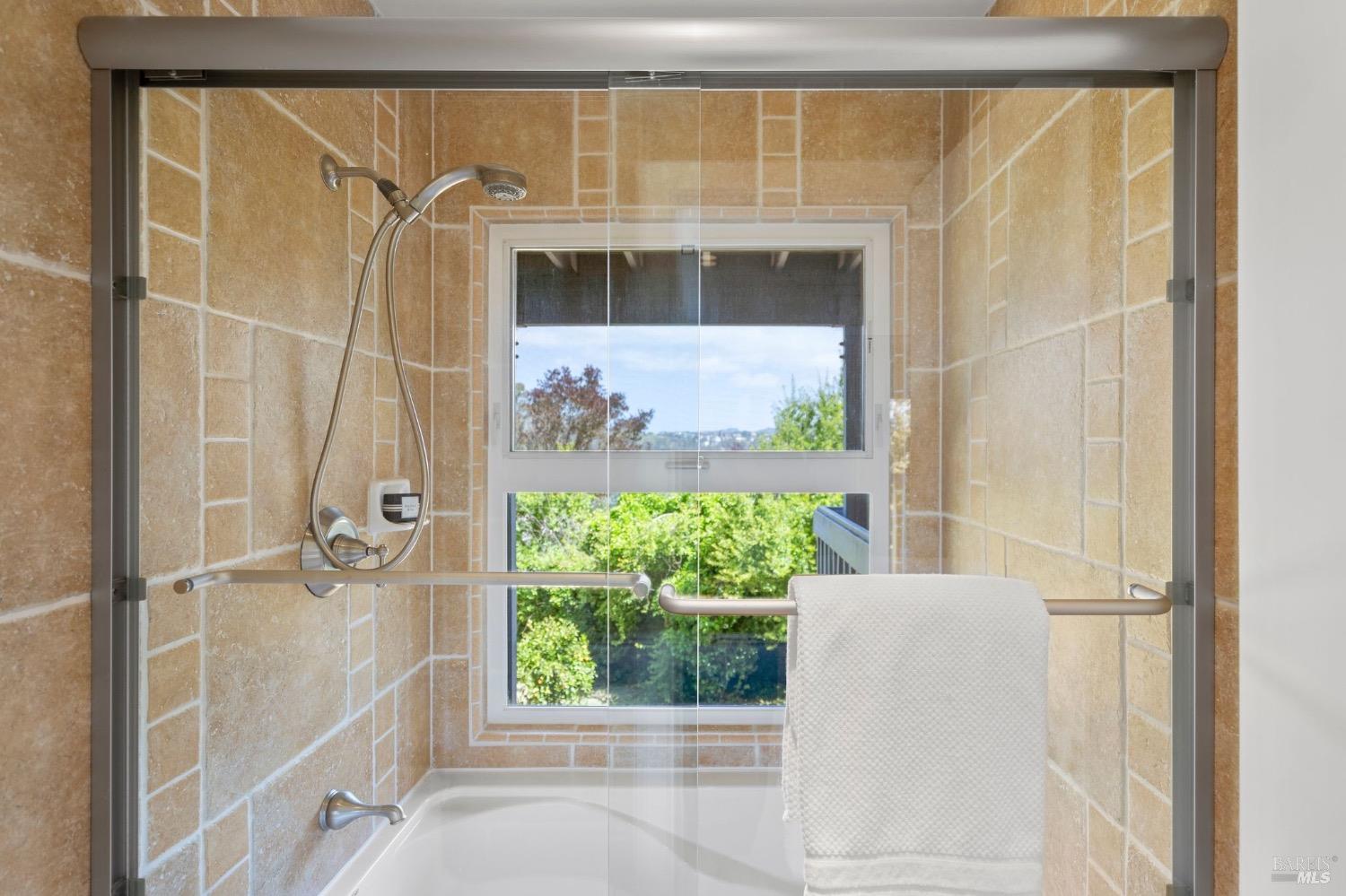 881 Marin Dr