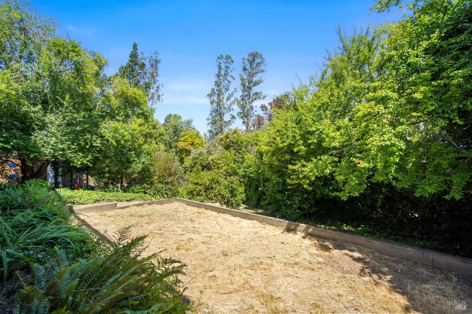 881 Marin Dr