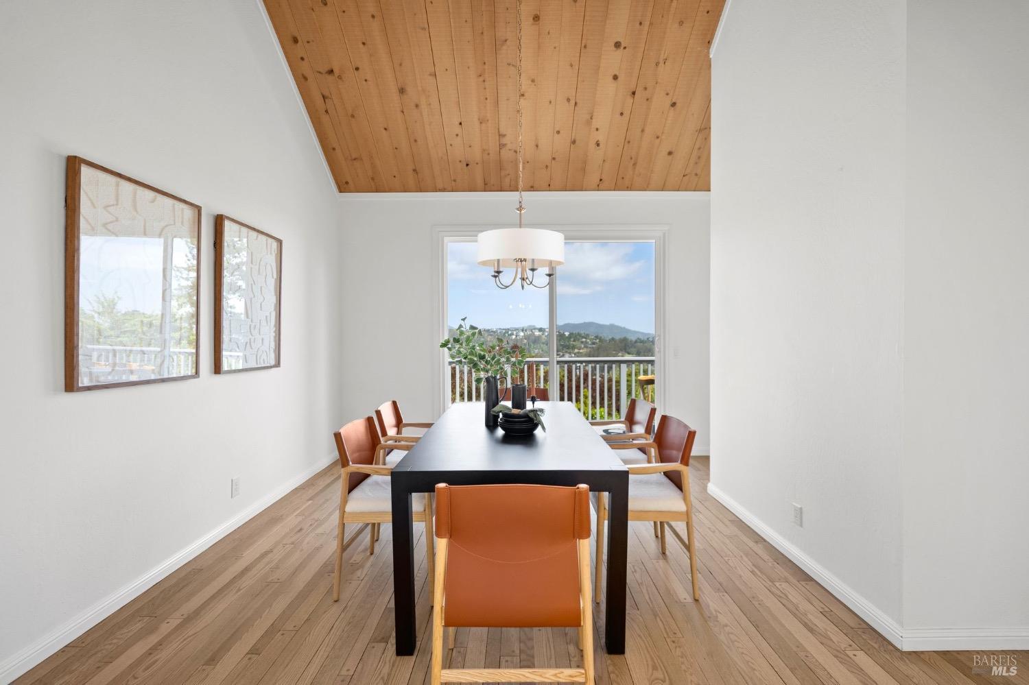 881 Marin Dr