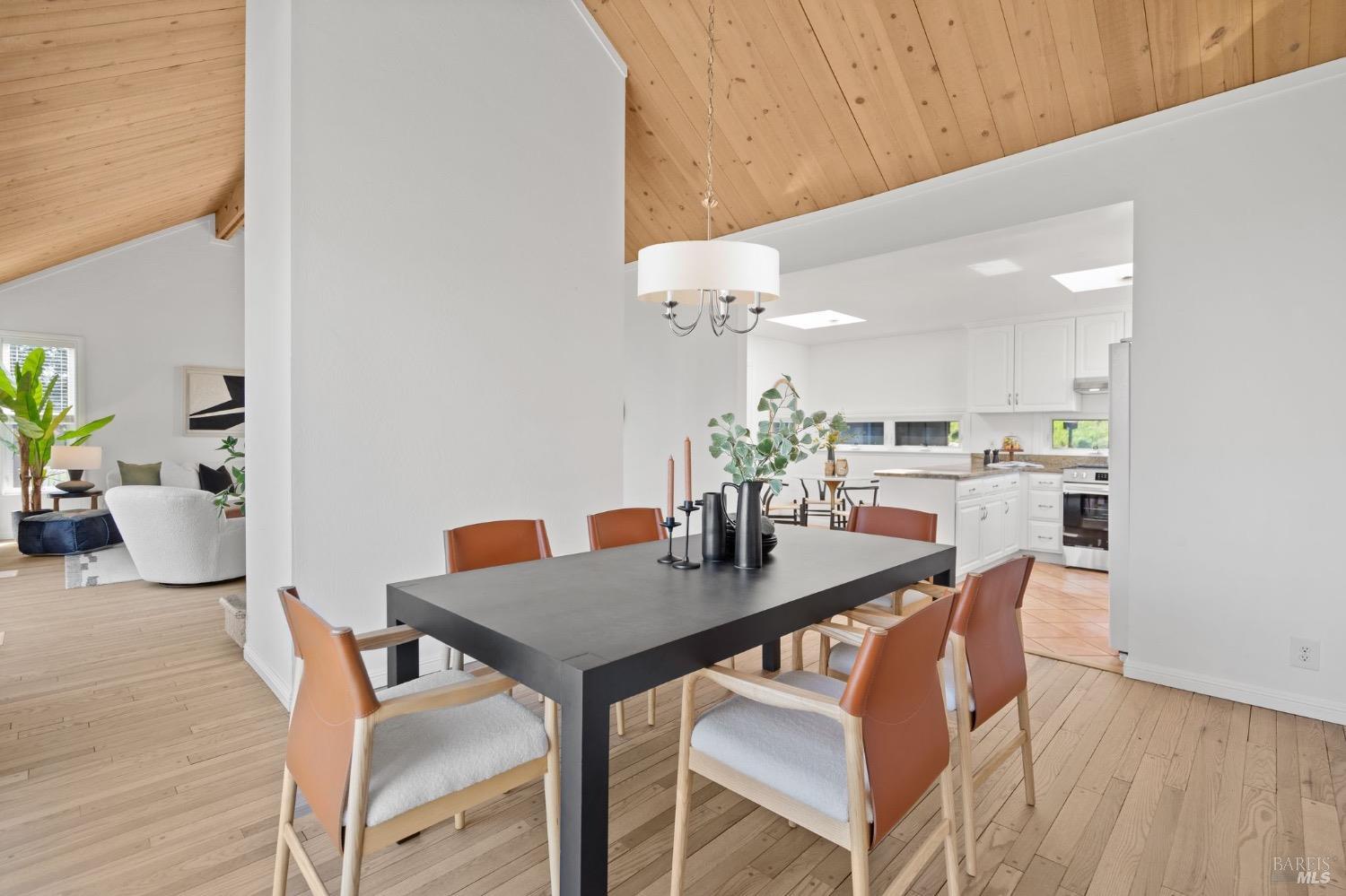 881 Marin Dr