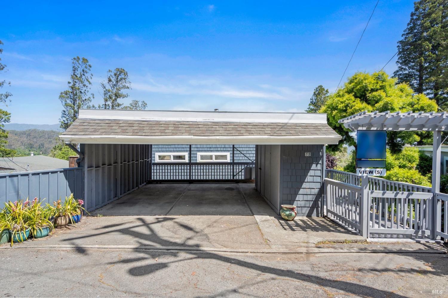 881 Marin Dr