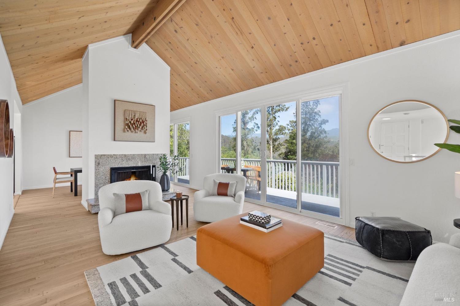 881 Marin Dr