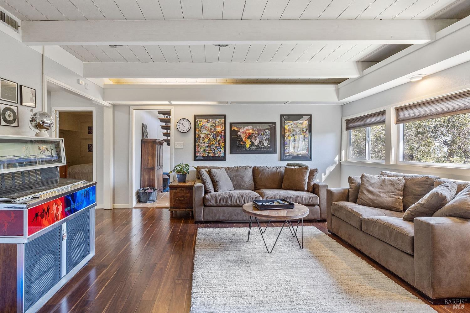 101 Oak Springs Dr