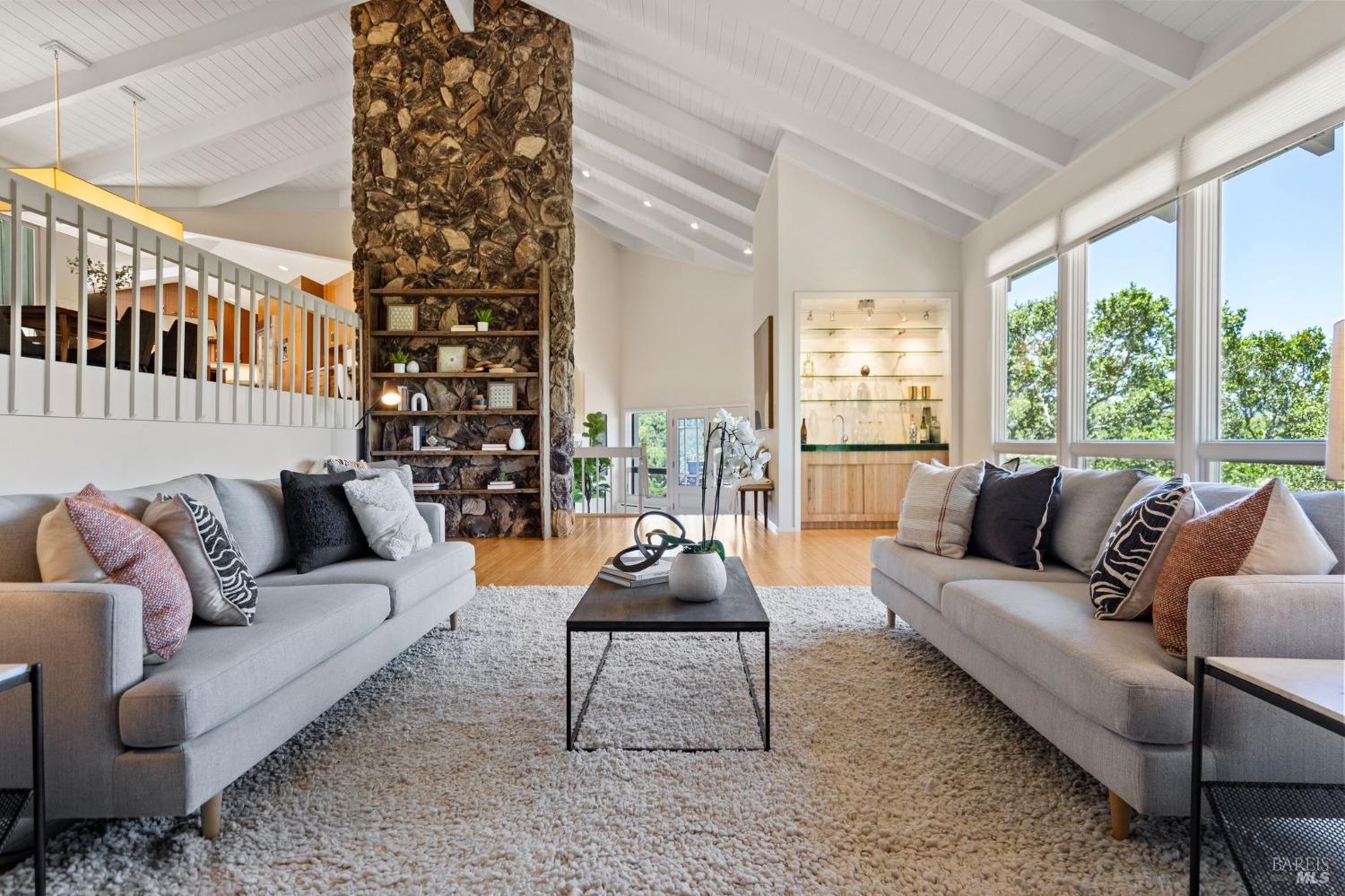 207 Deer Hollow Rd
