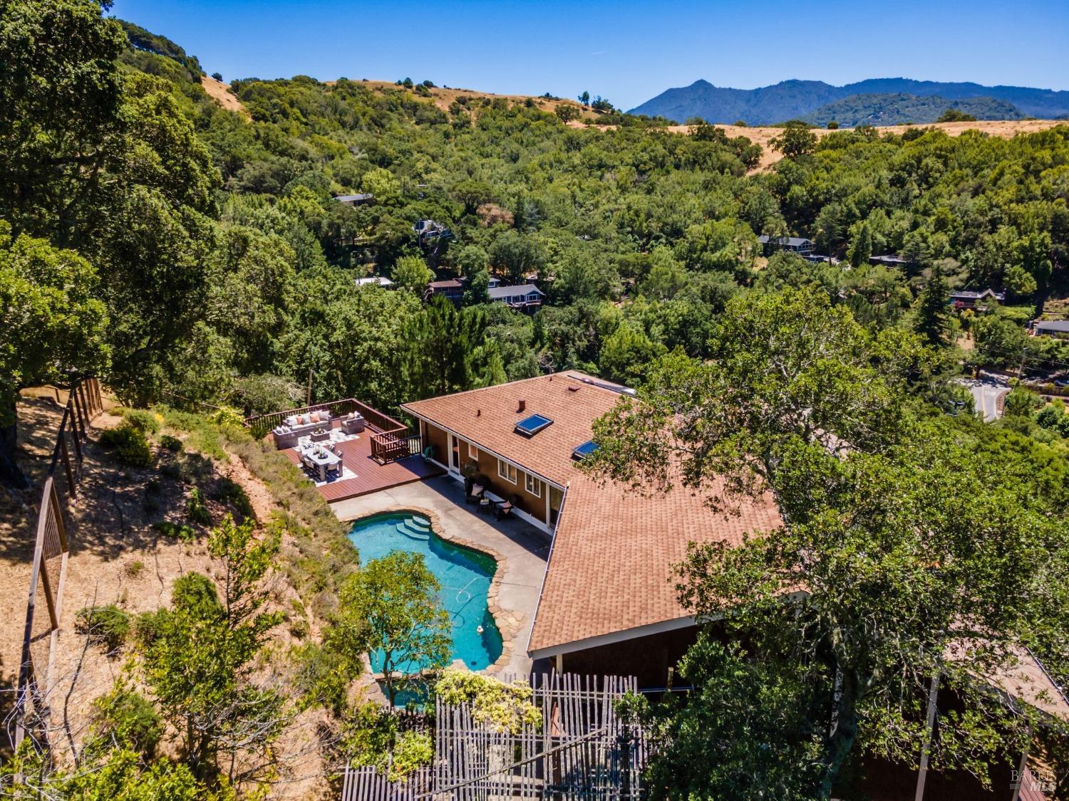 207 Deer Hollow Rd