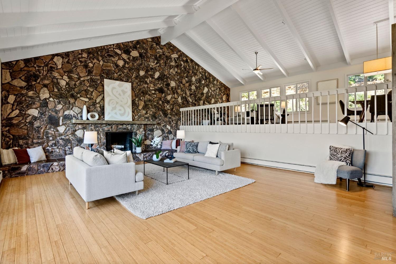 207 Deer Hollow Rd