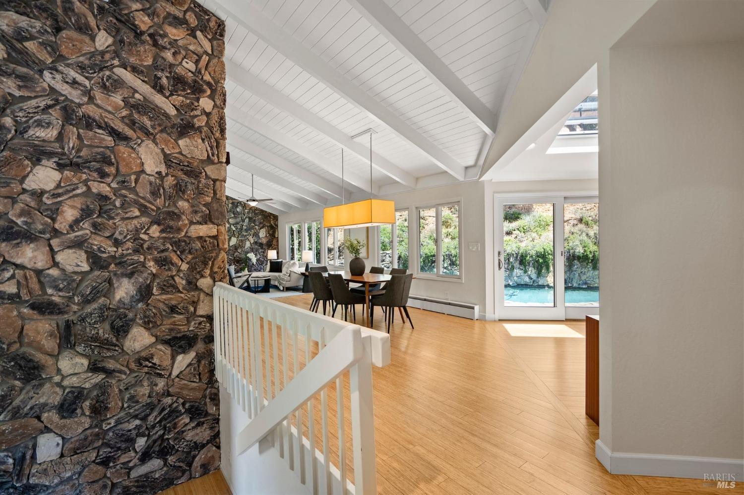 207 Deer Hollow Rd