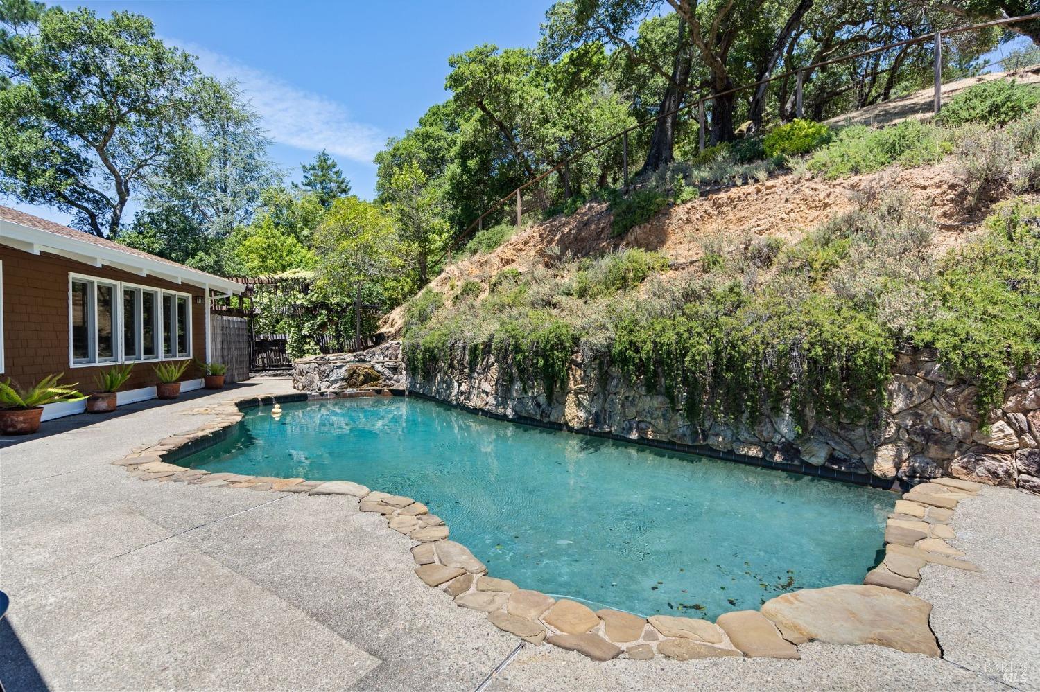207 Deer Hollow Rd
