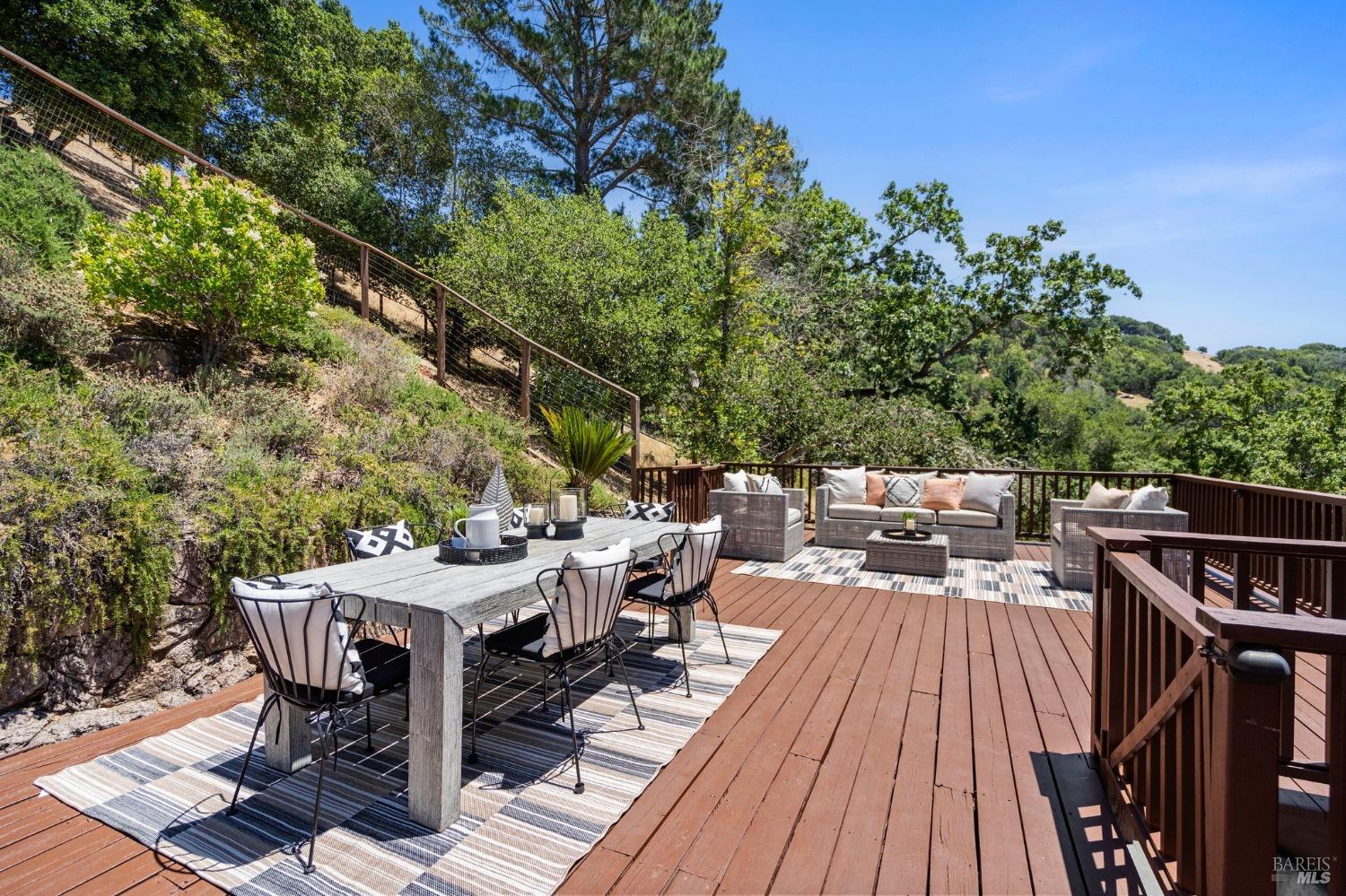 207 Deer Hollow Rd
