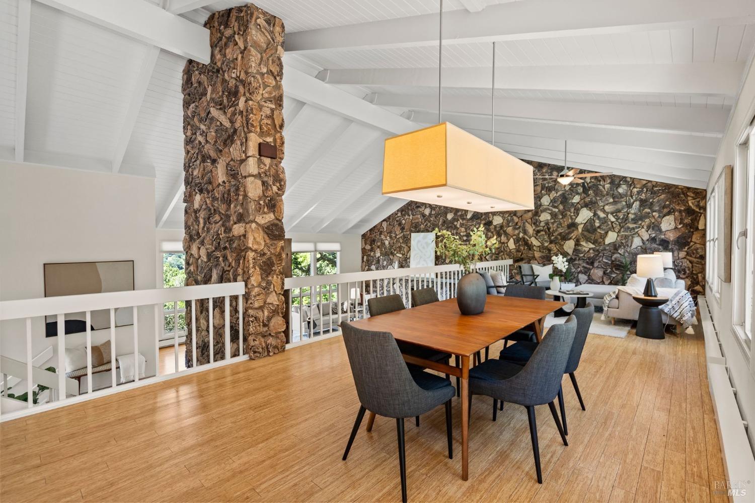 207 Deer Hollow Rd