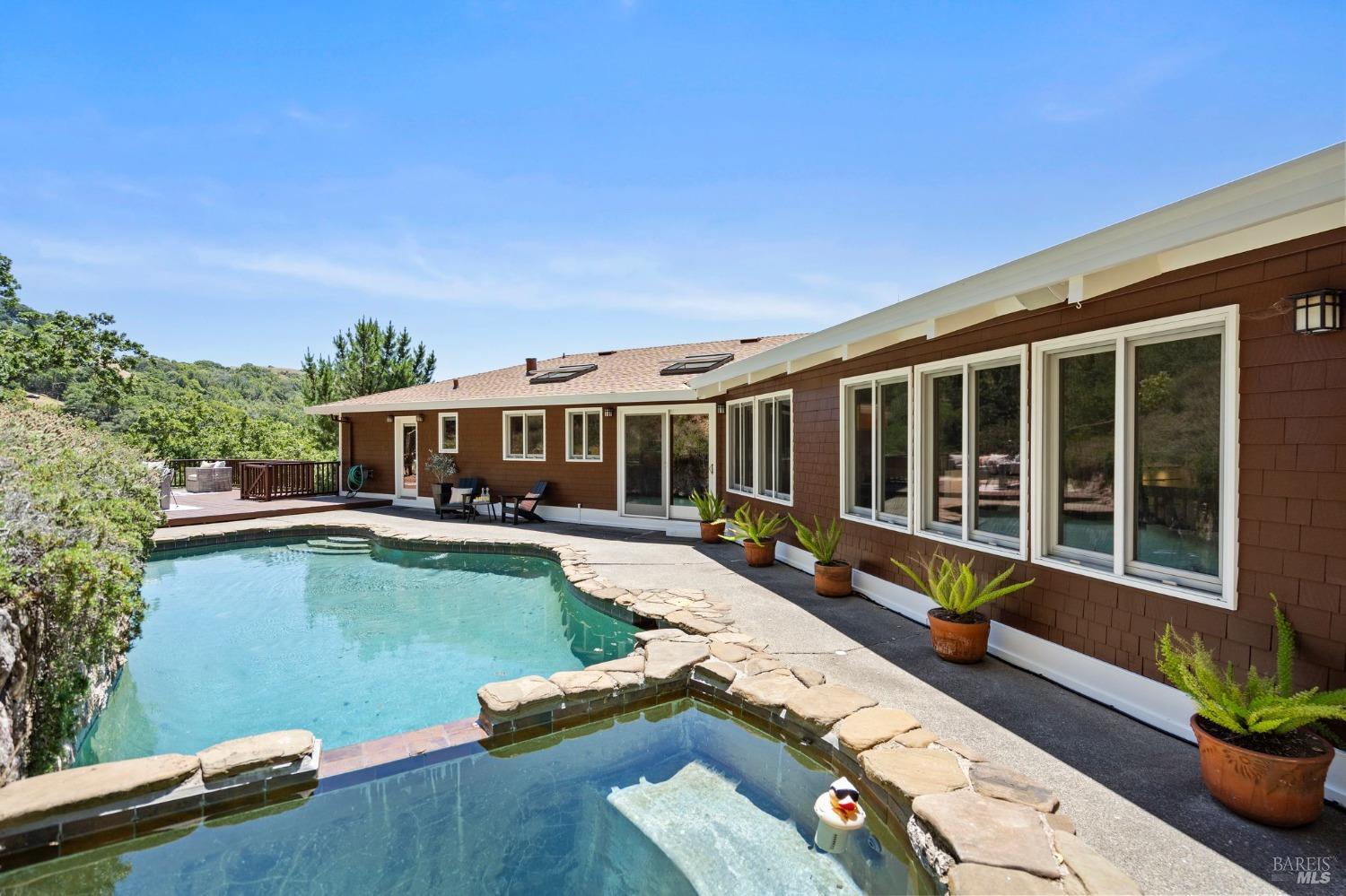 207 Deer Hollow Rd