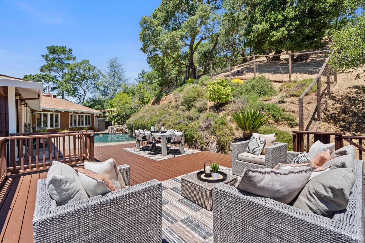 207 Deer Hollow Rd