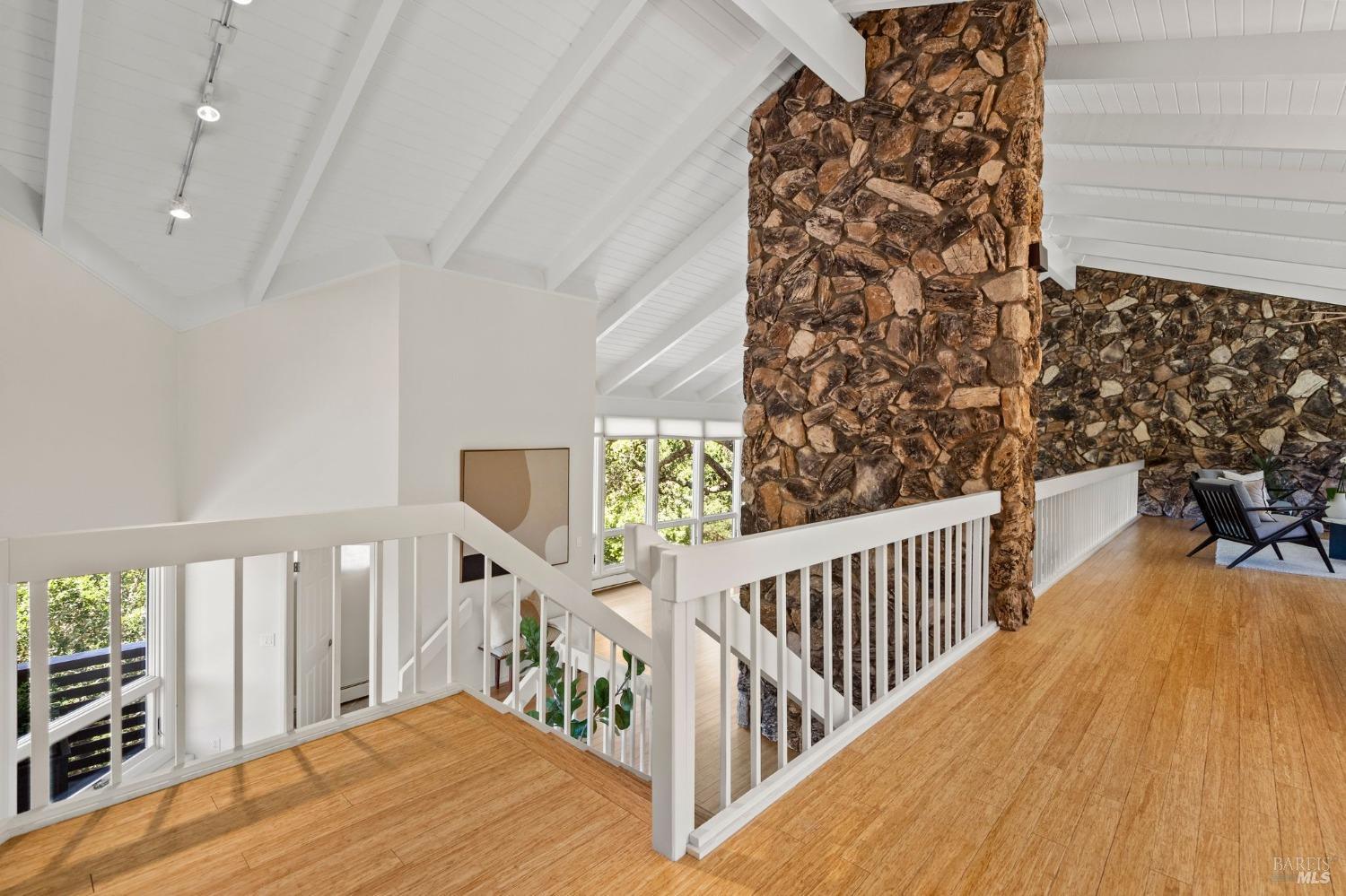 207 Deer Hollow Rd