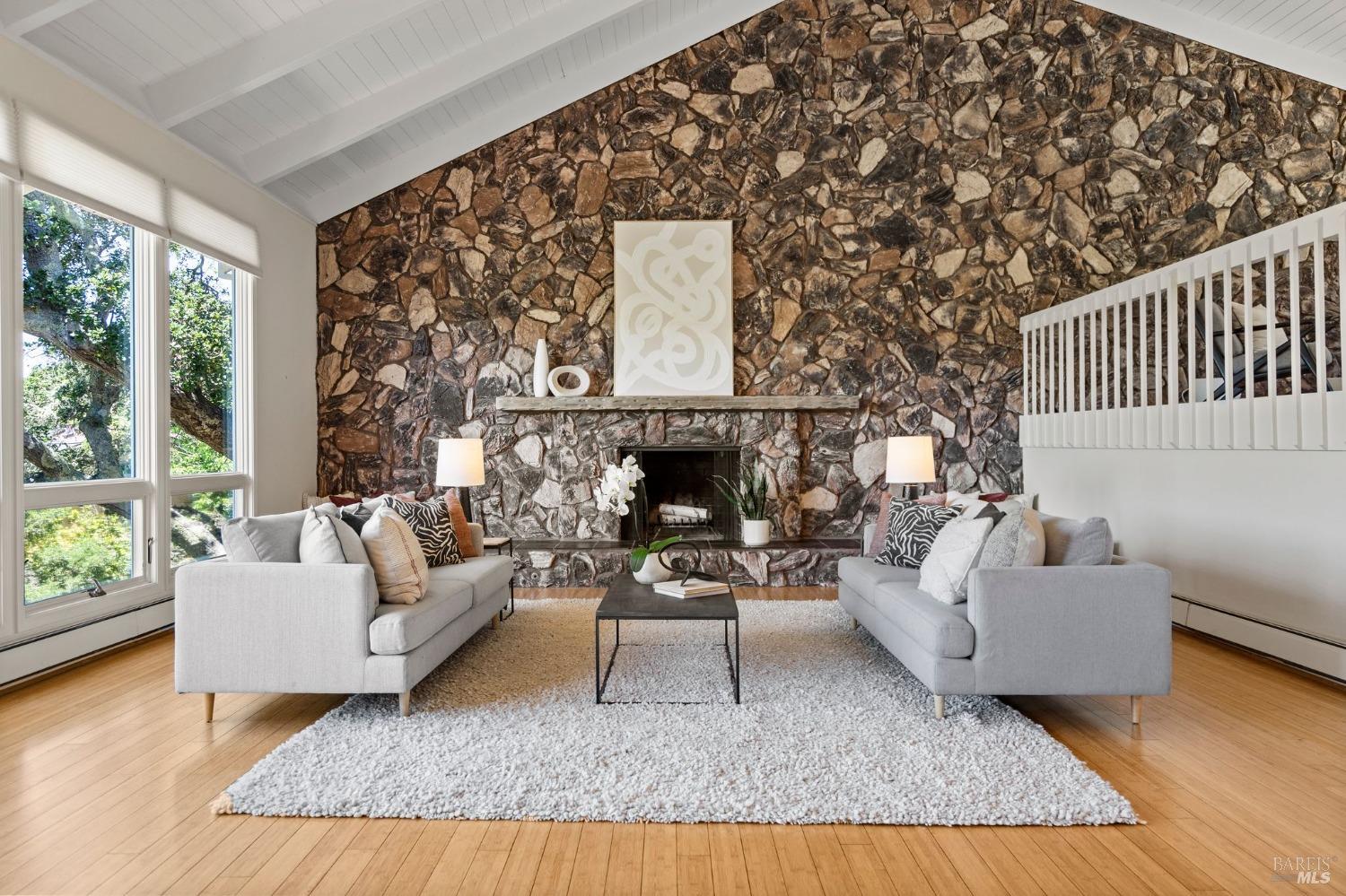207 Deer Hollow Rd