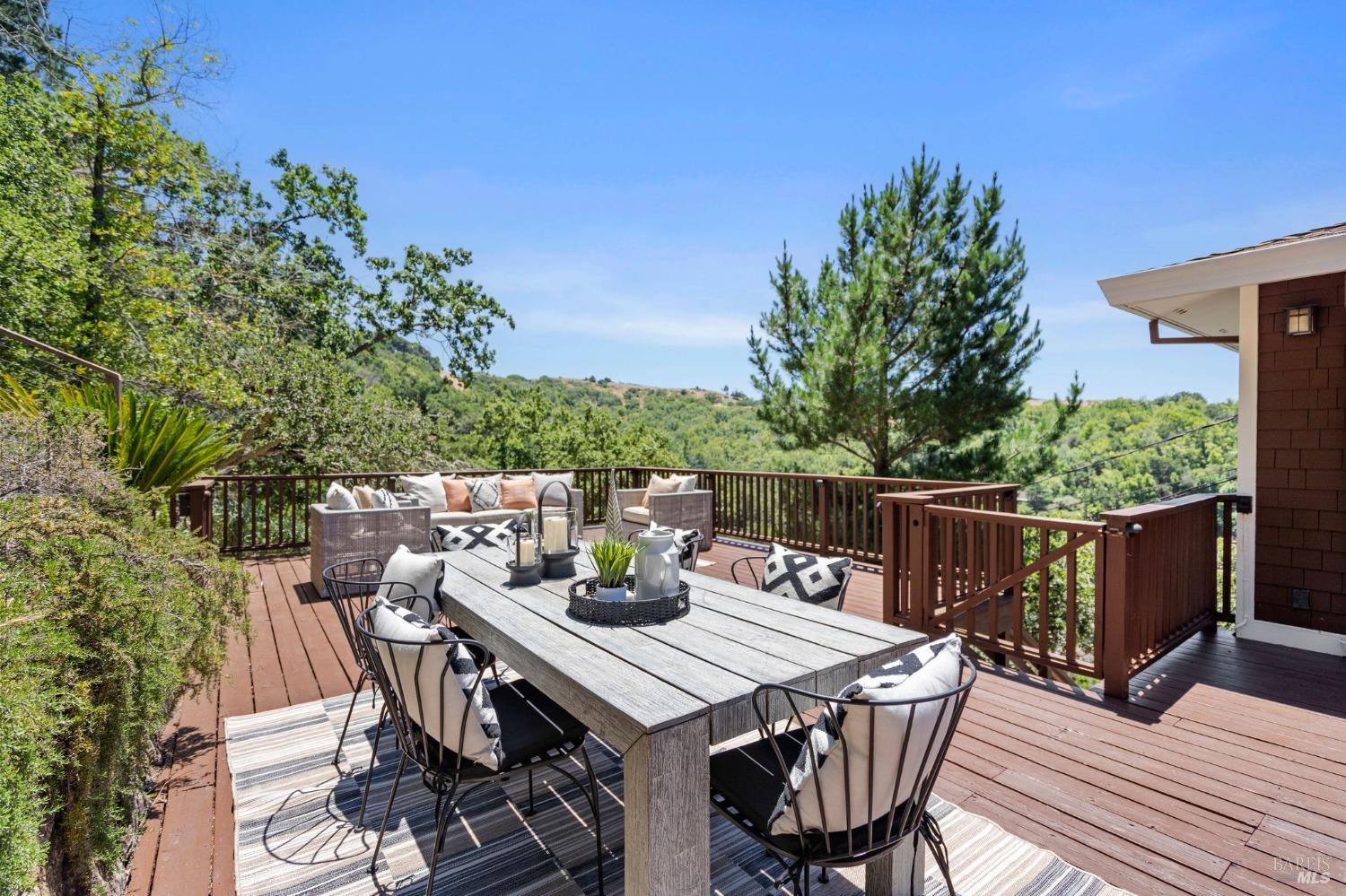 207 Deer Hollow Rd
