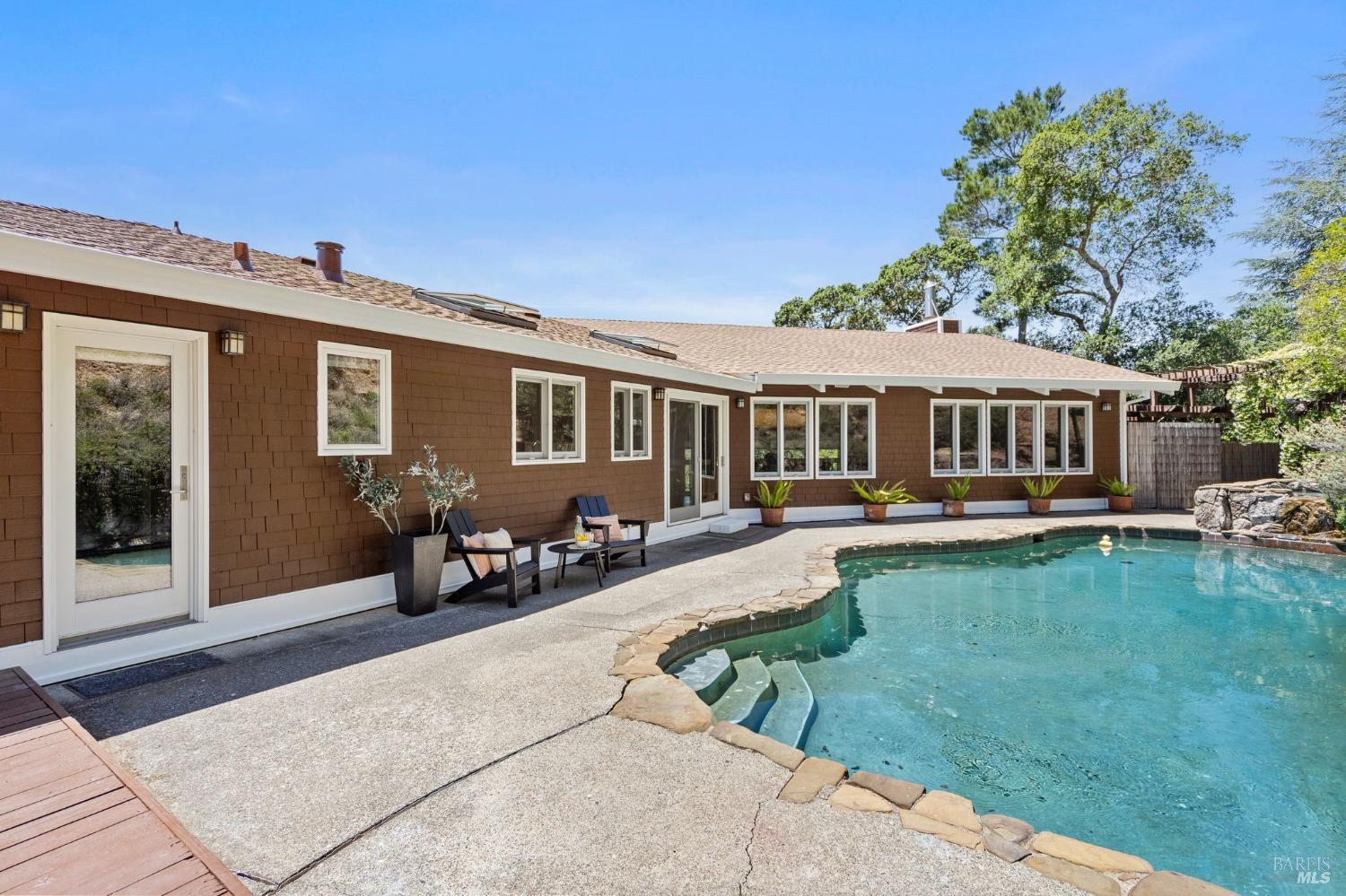 207 Deer Hollow Rd